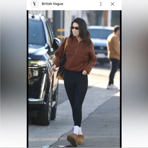 NWT UGG Classic Ultra Mini Chestnut Boots Women's Size 6 - Picture 3 of 16